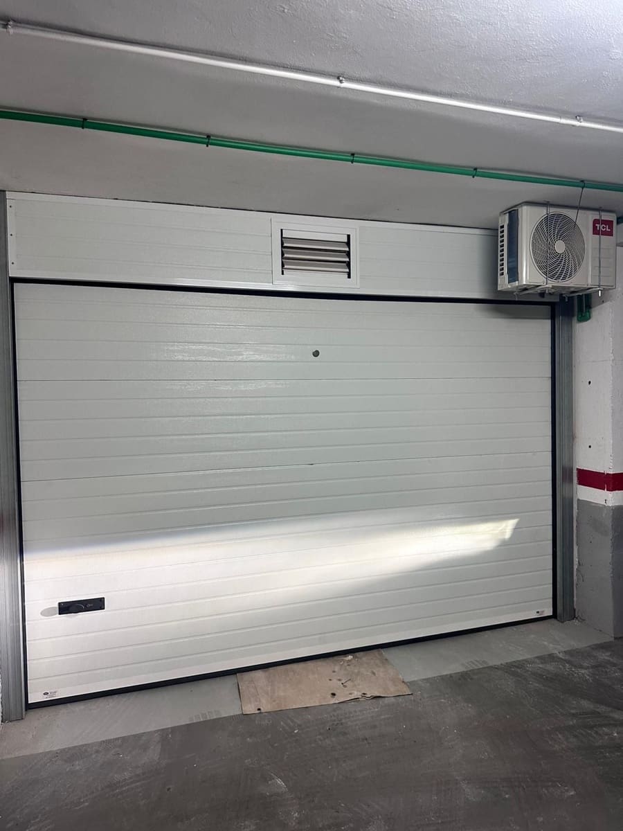 Local Commercial à vendre à Playa de las Americas avec piscine garage - 200 000 € (Ref: 9349061)