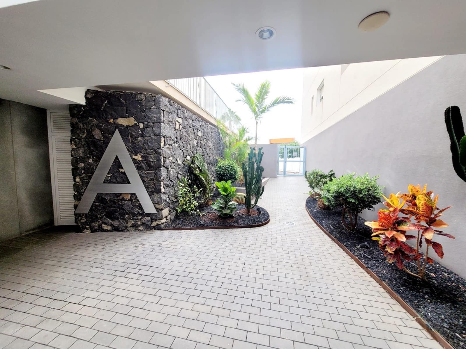 2 bedroom Apartment for sale in Adeje with pool garage - € 350,000 (Ref: 9367020)