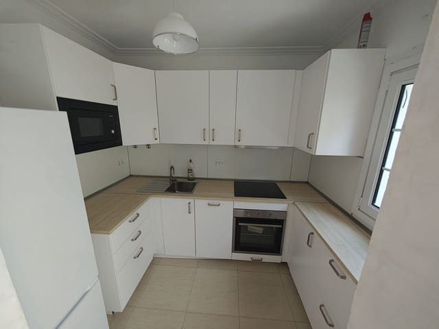 2 slaapkamer Appartement te huur in Callao Salvaje, Adeje met zwembad garage - € 1.600 (Ref: 9385179)