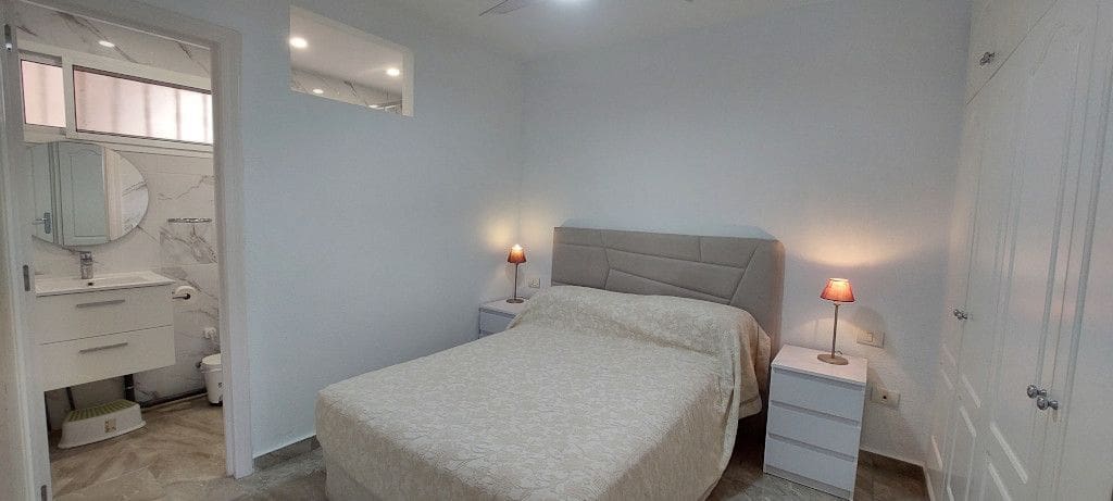 Apartamento de 2 habitaciones en Costa Adeje en venta con piscina garaje - 335.000 € (Ref: 9390306)