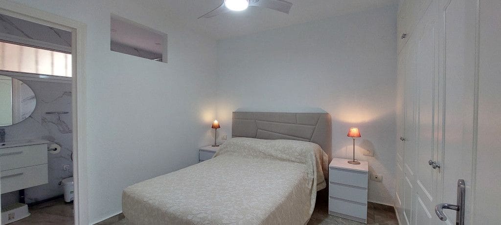 Apartamento de 2 habitaciones en Costa Adeje en venta con piscina garaje - 335.000 € (Ref: 9390306)