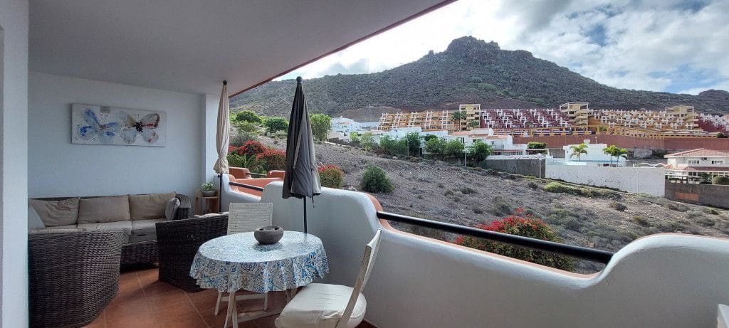 Apartamento de 2 habitaciones en Costa Adeje en venta con piscina garaje - 335.000 € (Ref: 9390306)