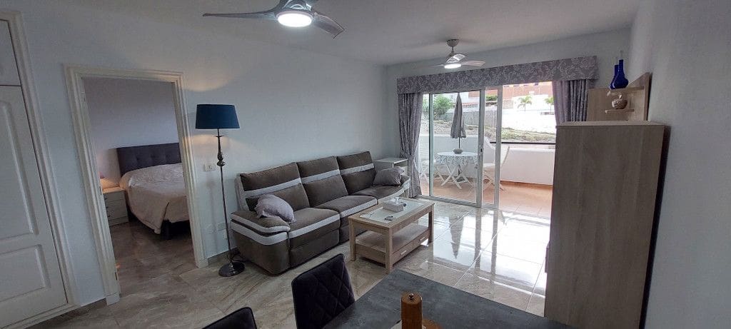 Apartamento de 2 habitaciones en Costa Adeje en venta con piscina garaje - 335.000 € (Ref: 9390306)