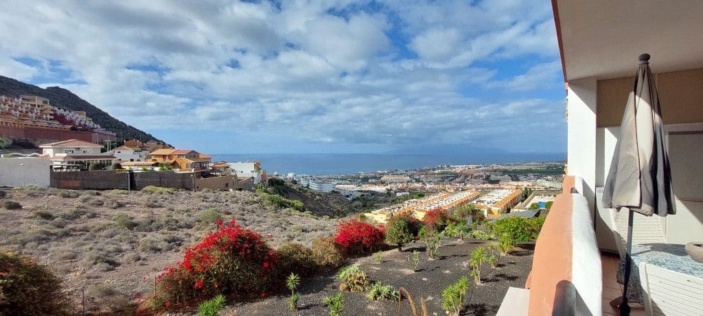 Apartamento de 2 habitaciones en Costa Adeje en venta con piscina garaje - 335.000 € (Ref: 9390306)