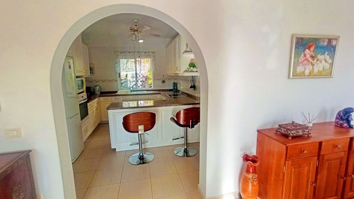 Chalet de 3 habitaciones en Puerto Santiago en venta con piscina garaje - 750.000 € (Ref: 9398228)