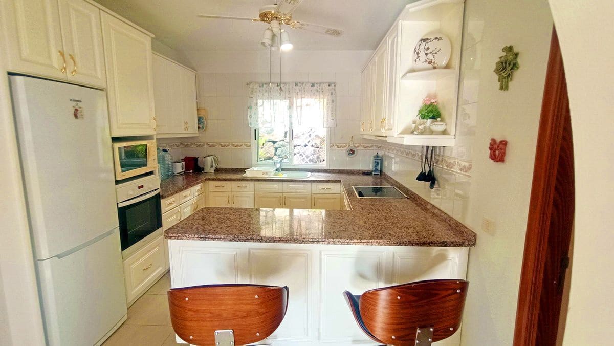 Chalet de 3 habitaciones en Puerto Santiago en venta con piscina garaje - 750.000 € (Ref: 9398228)