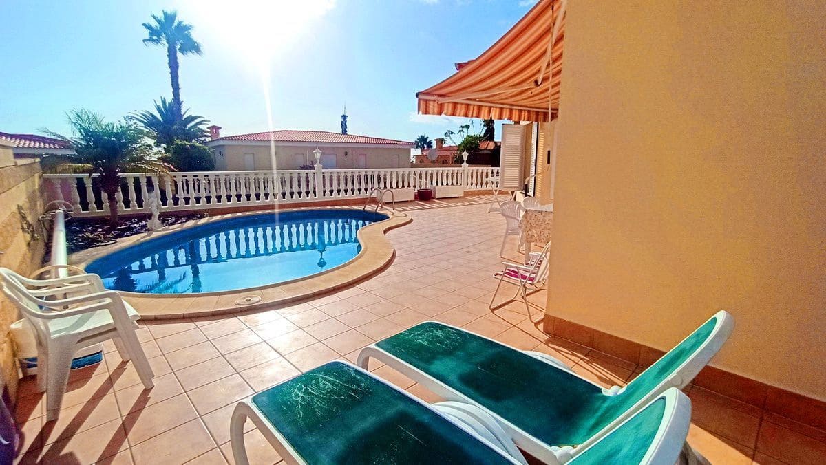 Chalet de 3 habitaciones en Puerto Santiago en venta con piscina garaje - 750.000 € (Ref: 9398228)