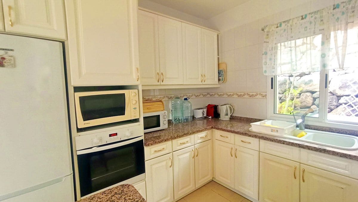 Chalet de 3 habitaciones en Puerto Santiago en venta con piscina garaje - 750.000 € (Ref: 9398228)