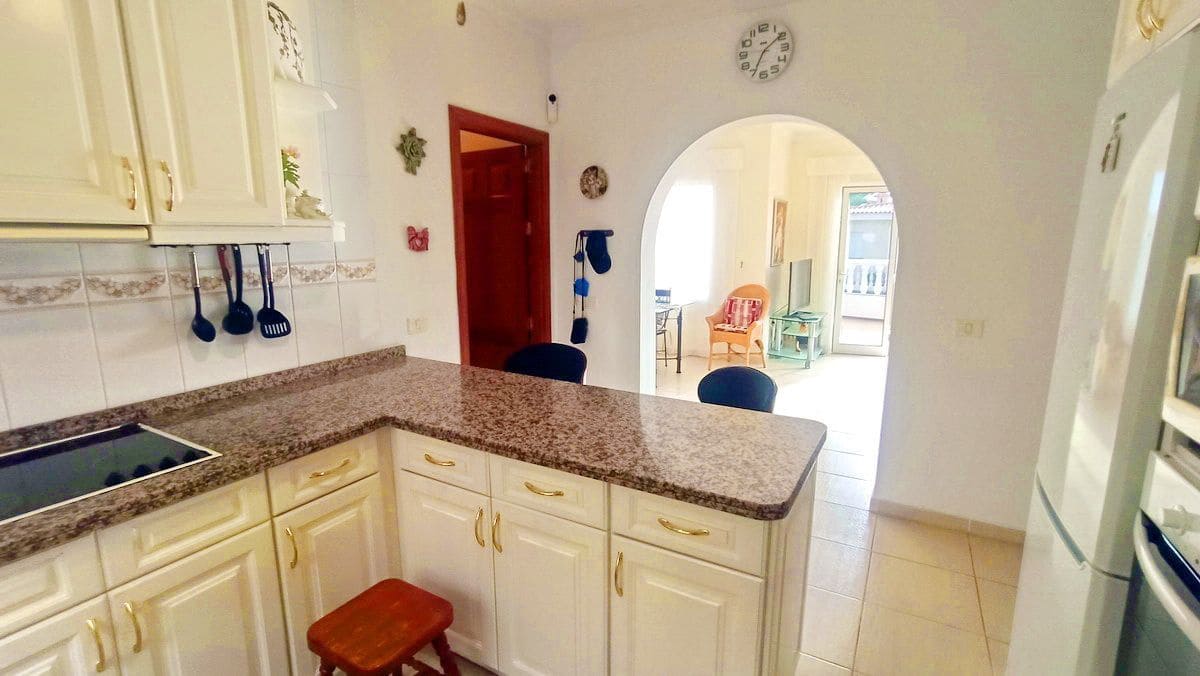 Chalet de 3 habitaciones en Puerto Santiago en venta con piscina garaje - 750.000 € (Ref: 9398228)