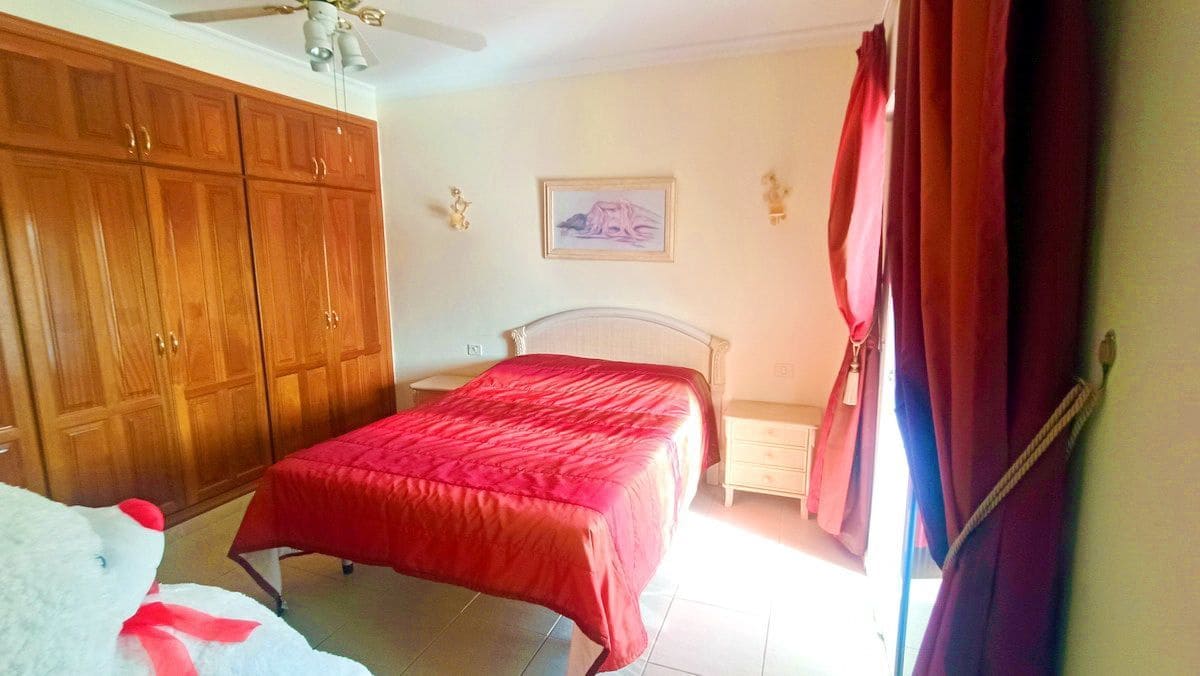 Chalet de 3 habitaciones en Puerto Santiago en venta con piscina garaje - 750.000 € (Ref: 9398228)