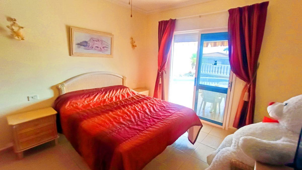 Chalet de 3 habitaciones en Puerto Santiago en venta con piscina garaje - 750.000 € (Ref: 9398228)