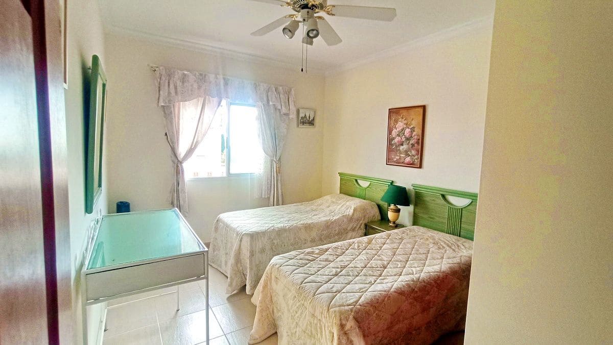 Chalet de 3 habitaciones en Puerto Santiago en venta con piscina garaje - 750.000 € (Ref: 9398228)