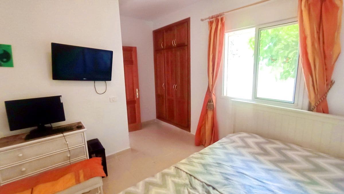 Chalet de 3 habitaciones en Puerto Santiago en venta con piscina garaje - 750.000 € (Ref: 9398228)