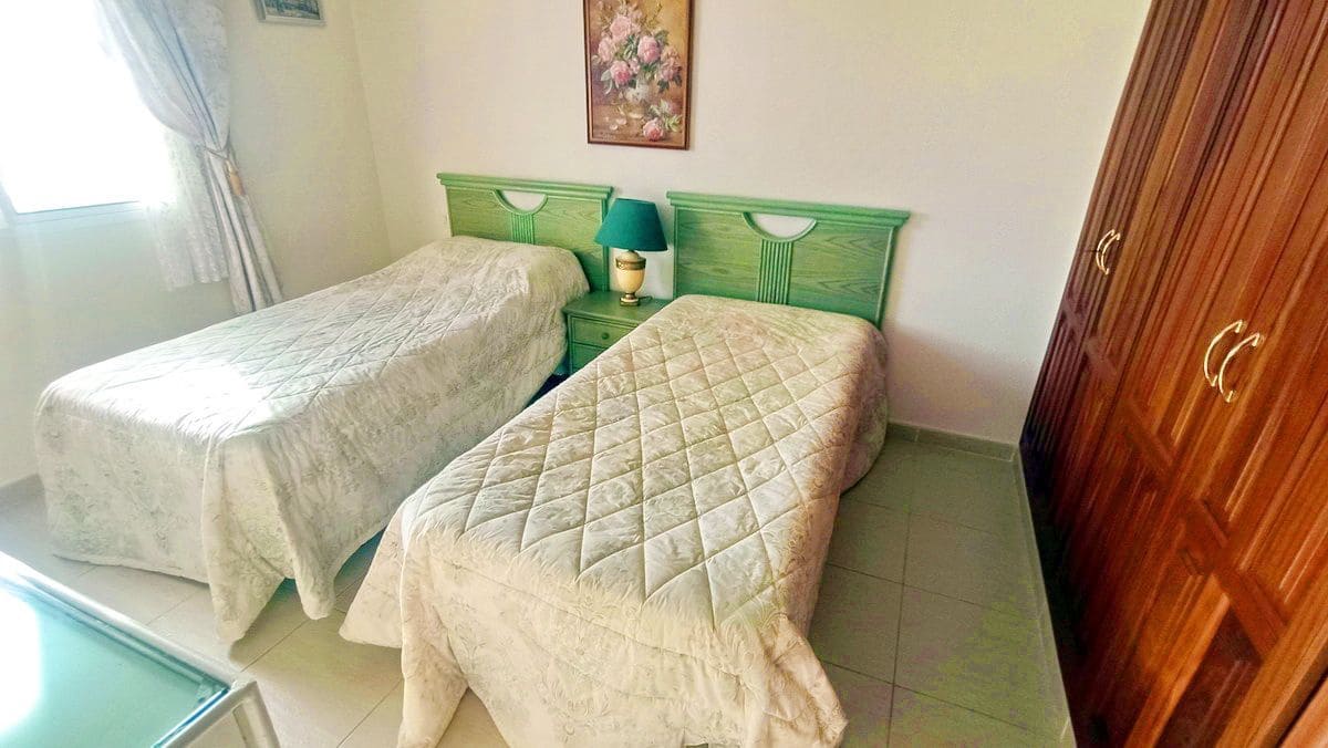 Chalet de 3 habitaciones en Puerto Santiago en venta con piscina garaje - 750.000 € (Ref: 9398228)