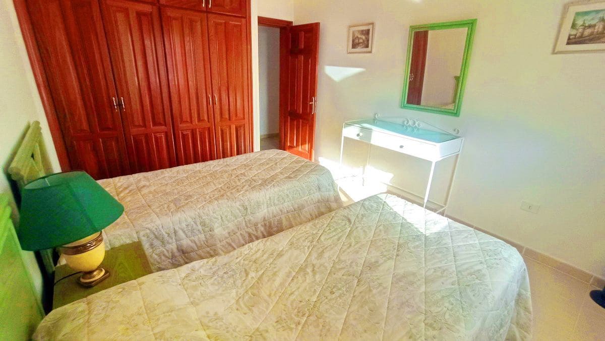 Chalet de 3 habitaciones en Puerto Santiago en venta con piscina garaje - 750.000 € (Ref: 9398228)