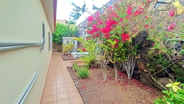 3 soverom Villa til salgs i Puerto Santiago, Santiago del Teide med svømmebasseng garasje - € 750 000 (Ref: 9398228)