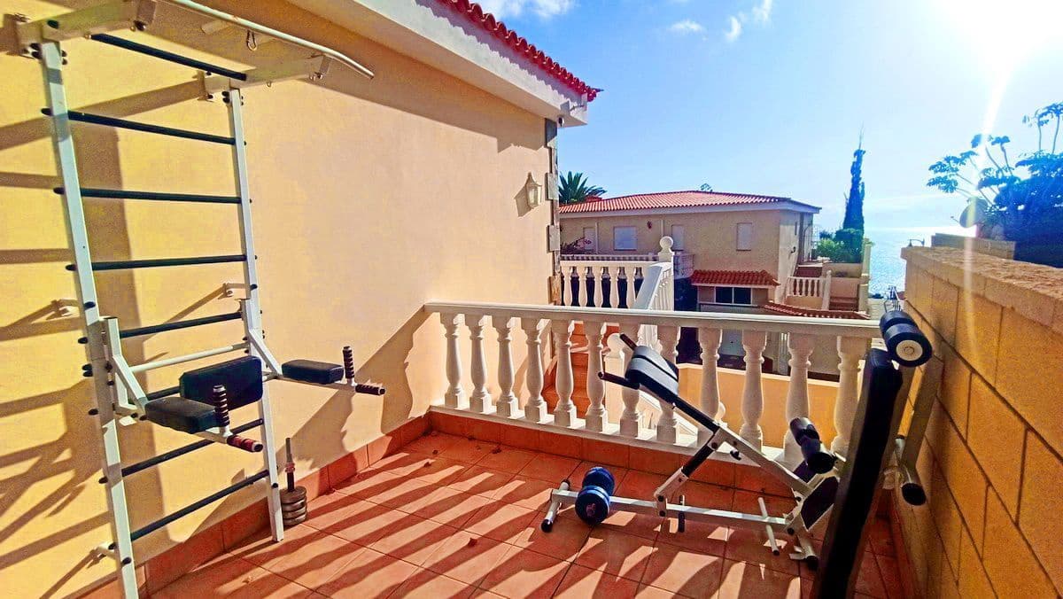Chalet de 3 habitaciones en Puerto Santiago en venta con piscina garaje - 750.000 € (Ref: 9398228)