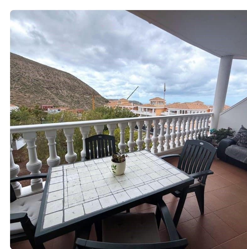 Apartamento de 3 habitaciones en Los Cristianos en venta con piscina garaje - 475.000 € (Ref: 9403180)