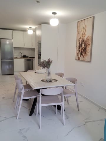 2 soveværelse Lejlighed til leje i Los Cristianos, Arona med swimmingpool - € 2.000 (Ref: 9415685)