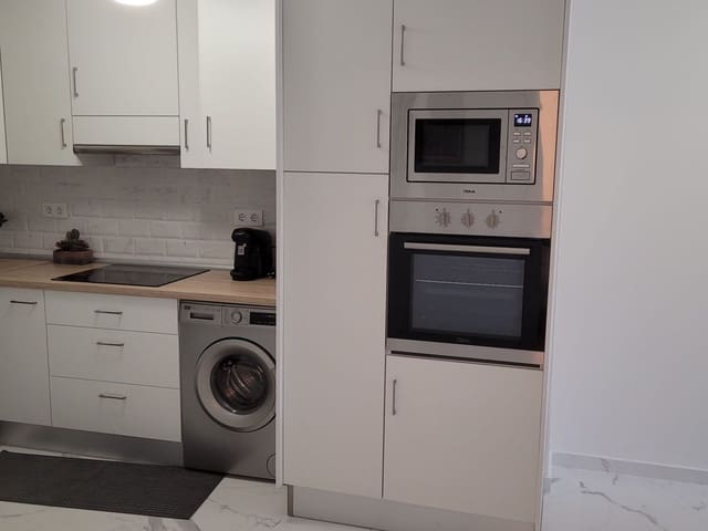 2 soveværelse Lejlighed til leje i Los Cristianos, Arona med swimmingpool - € 2.000 (Ref: 9415685)