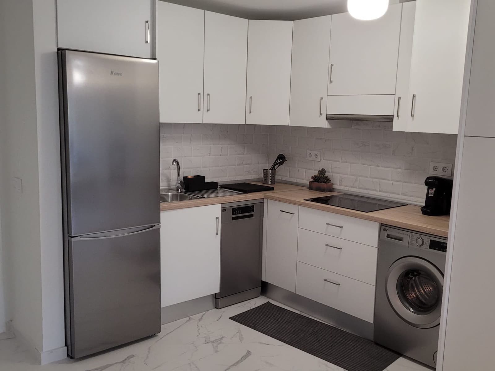 2 soverom Leilighet til leie i Los Cristianos med svømmebasseng - € 2 000 (Ref: 9415685)