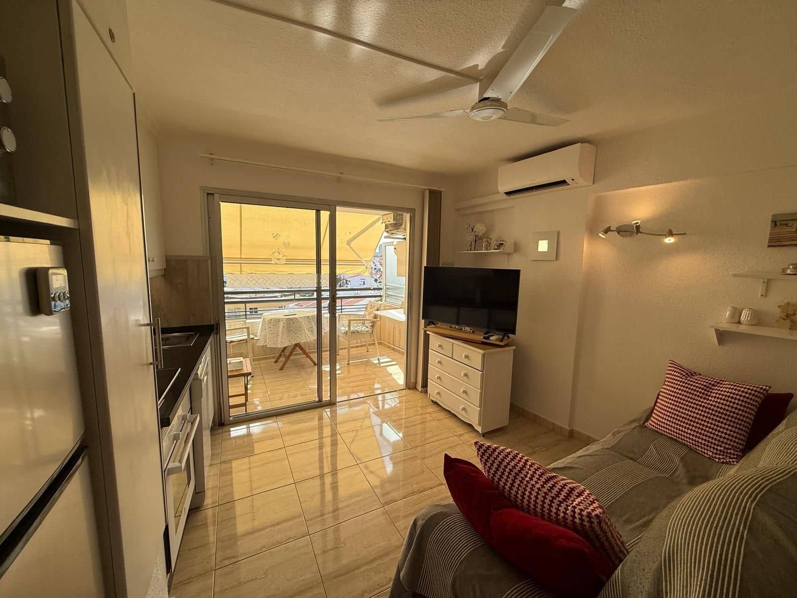 Studio for sale in Playa Fanabe with pool - € 239,950 (Ref: 9430363)