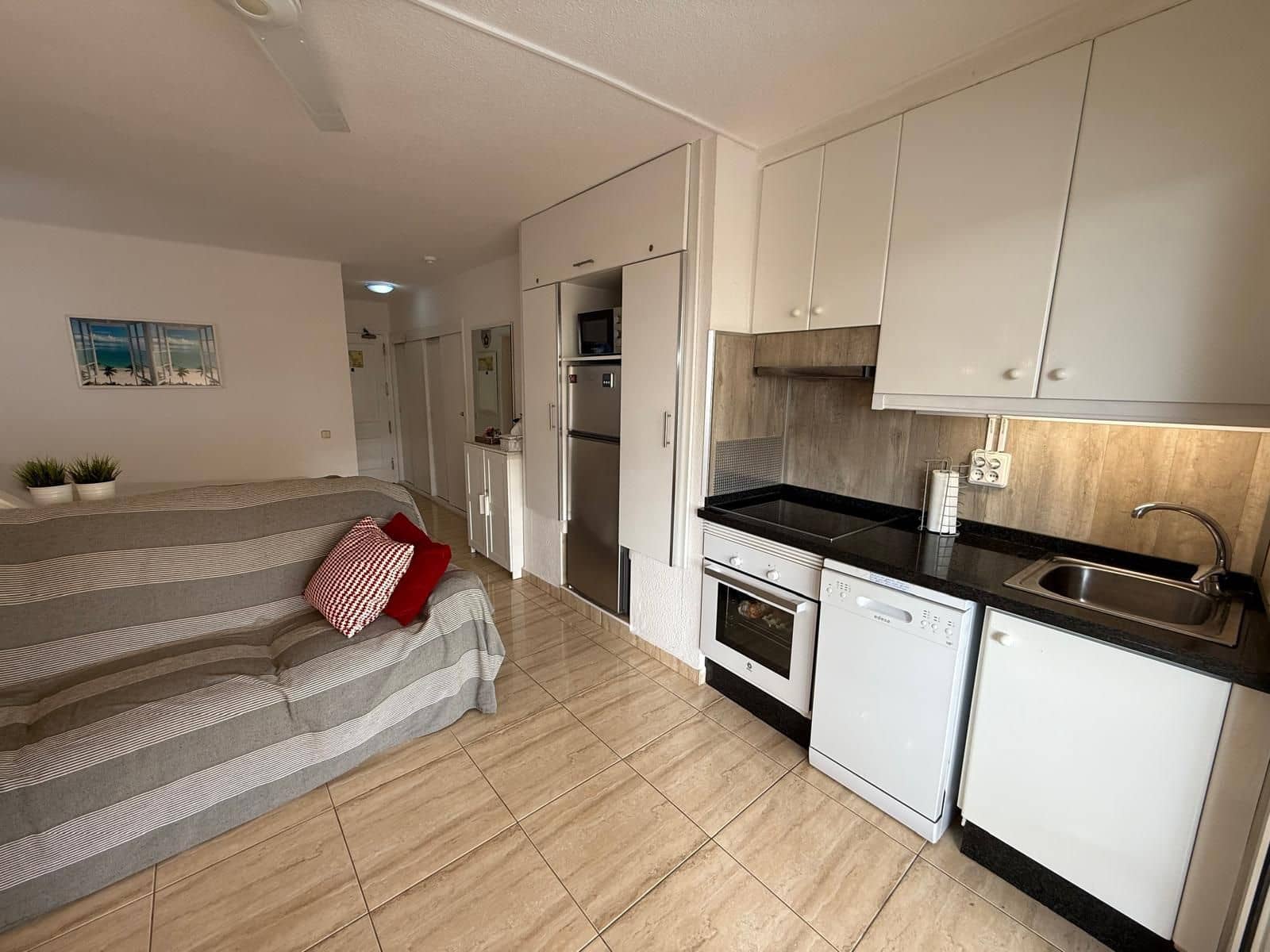 Studio for sale in Playa Fanabe with pool - € 239,950 (Ref: 9430363)