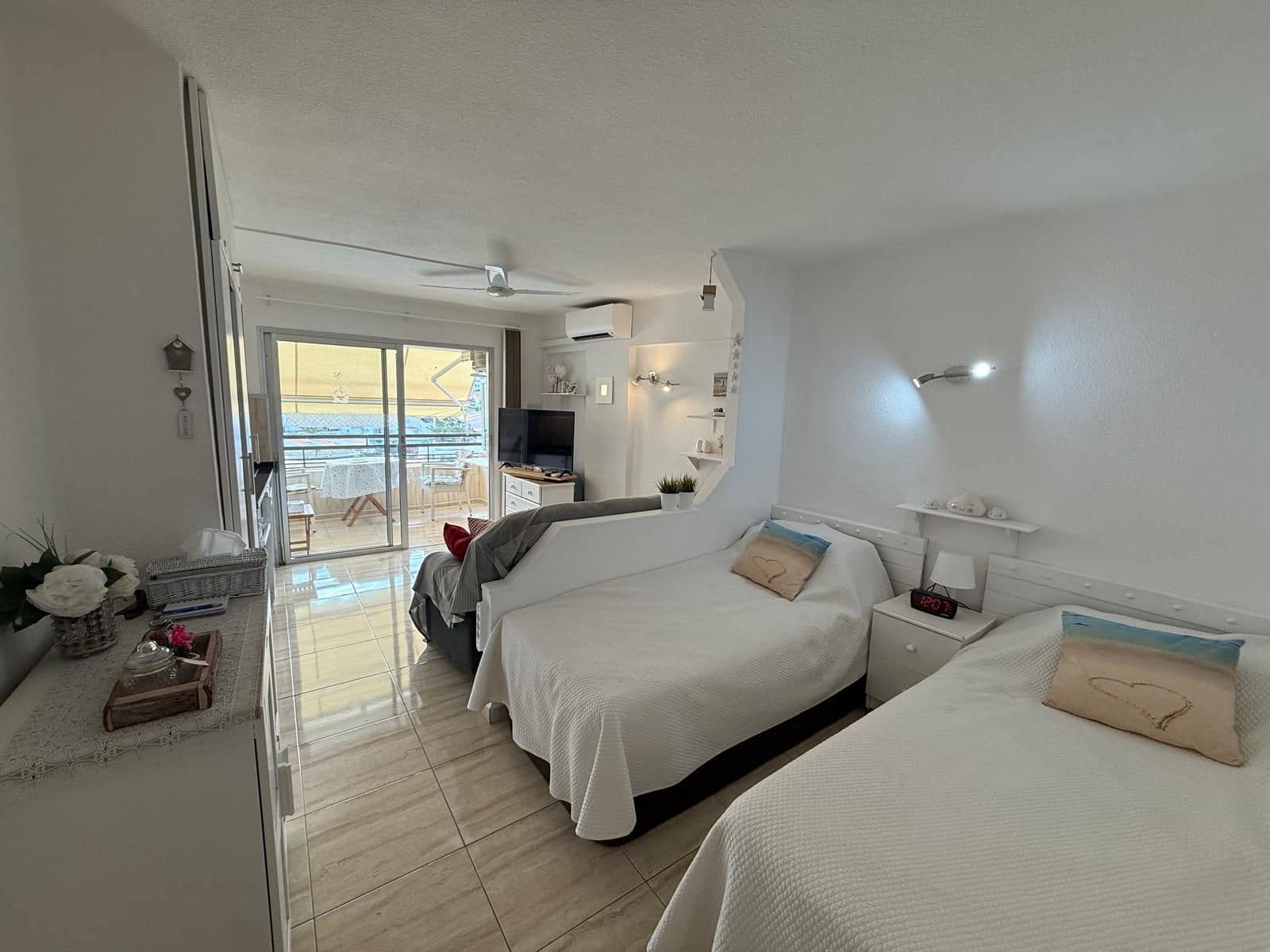 Studio for sale in Playa Fanabe with pool - € 239,950 (Ref: 9430363)