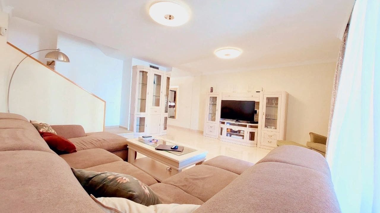 3 soverom Villa til salgs i Playa Paraiso med svømmebasseng garasje - € 600 000 (Ref: 9445881)