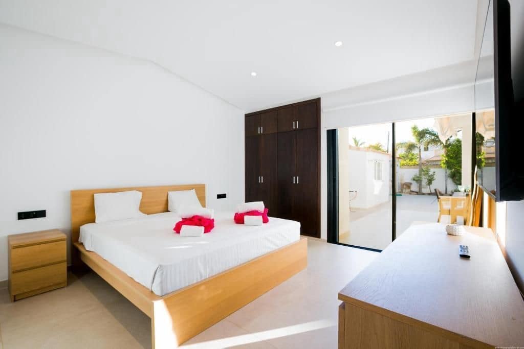 4 slaapkamer Villa te huur in Palm-Mar met zwembad garage - € 8.500 (Ref: 9451967)