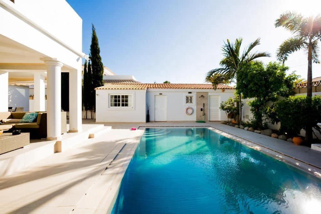 4 slaapkamer Villa te huur in Palm-Mar met zwembad garage - € 8.500 (Ref: 9451967)