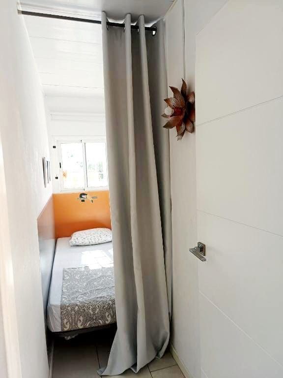 2 bedroom Apartment for sale in Playa de las Americas with pool garage - € 299,000 (Ref: 9455939)