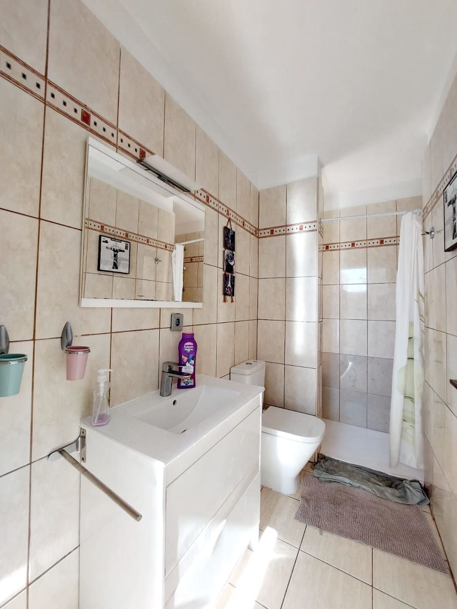 2 bedroom Apartment for sale in Playa de las Americas with pool garage - € 299,000 (Ref: 9455939)