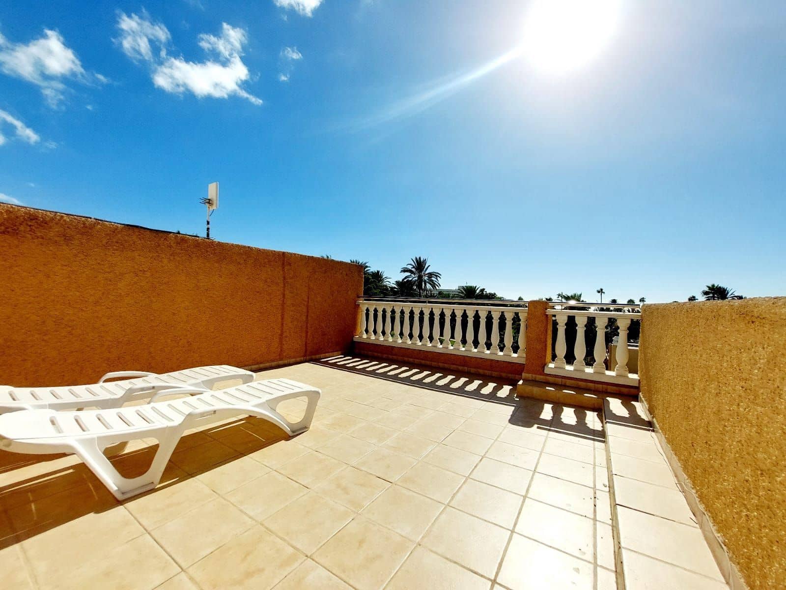 2 bedroom Apartment for sale in Playa de las Americas with pool garage - € 299,000 (Ref: 9455939)