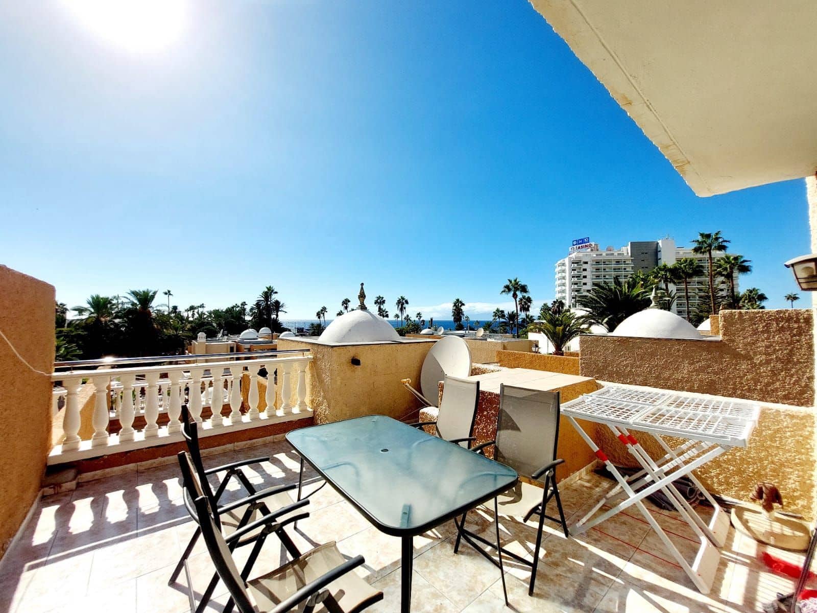 2 bedroom Apartment for sale in Playa de las Americas with pool garage - € 299,000 (Ref: 9455939)