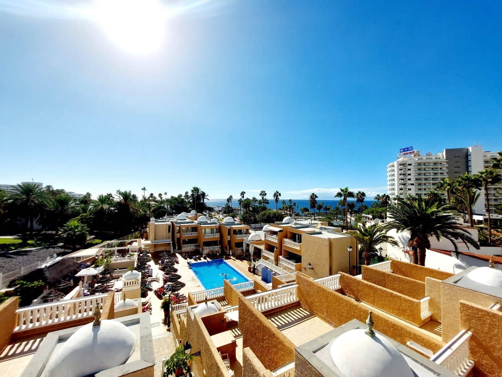 2 bedroom Apartment for sale in Playa de las Americas with pool garage - € 299,000 (Ref: 9455939)