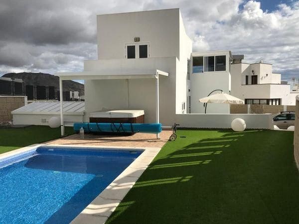4 slaapkamer Villa te huur in Adeje met zwembad garage - € 4.300 (Ref: 9461808)
