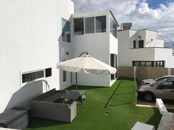 4 slaapkamer Villa te huur in Adeje met zwembad garage - € 4.300 (Ref: 9461808)