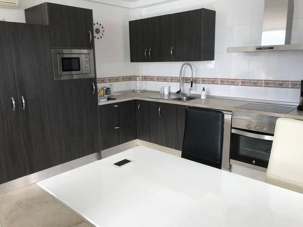 4 slaapkamer Villa te huur in Adeje met zwembad garage - € 4.300 (Ref: 9461808)