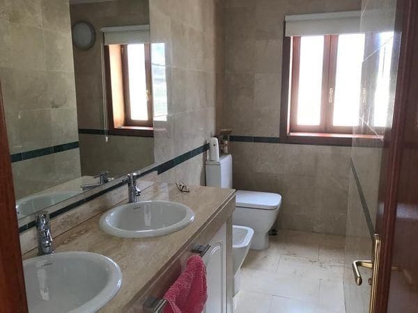 4 slaapkamer Villa te huur in Adeje met zwembad garage - € 4.300 (Ref: 9461808)