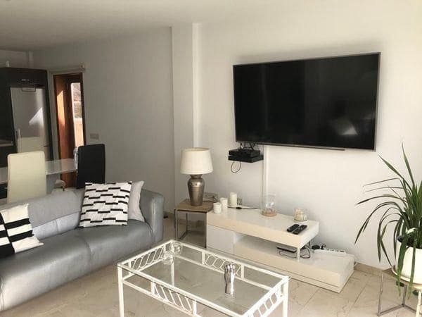 4 slaapkamer Villa te huur in Adeje met zwembad garage - € 4.300 (Ref: 9461808)