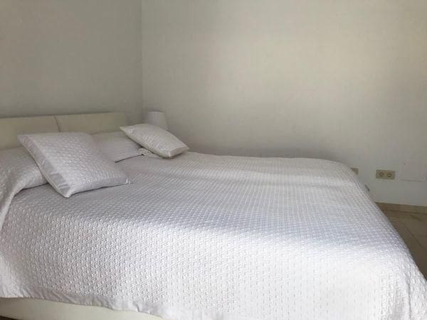 4 slaapkamer Villa te huur in Adeje met zwembad garage - € 4.300 (Ref: 9461808)