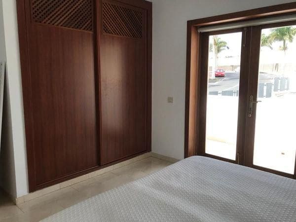 4 slaapkamer Villa te huur in Adeje met zwembad garage - € 4.300 (Ref: 9461808)