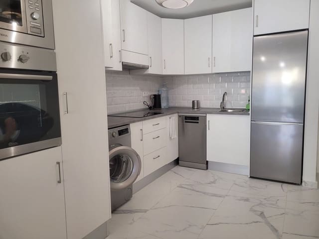 Apartamento de 2 habitaciones en Los Cristianos, Arona en alquiler con piscina - 2.000 € (Ref: 9461810)