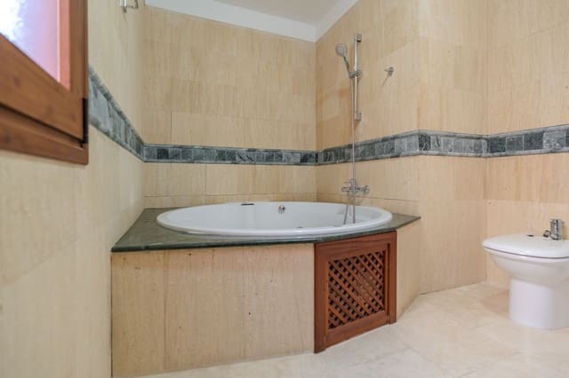 3 makuuhuone Paritalo myytävänä paikassa Playa del Duque, Adeje - 1 280 000 € (Ref: 9472256)