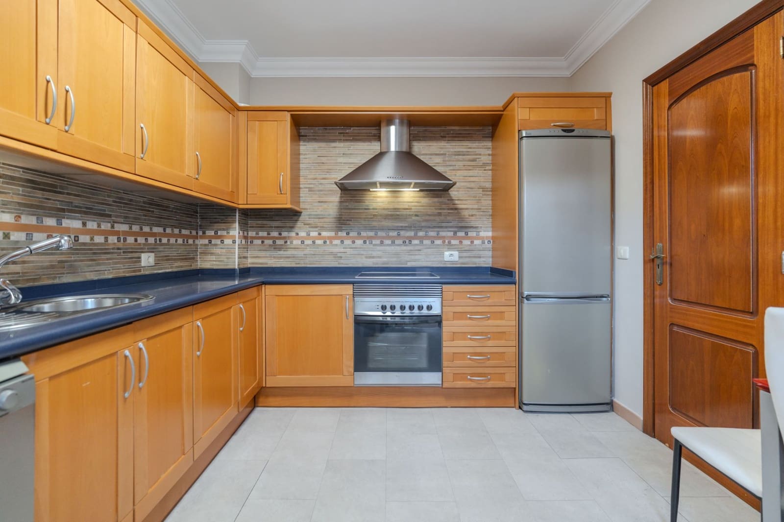 3 makuuhuone Paritalo myytävänä paikassa Playa del Duque mukana uima-altaan - 1 280 000 € (Ref: 9472256)