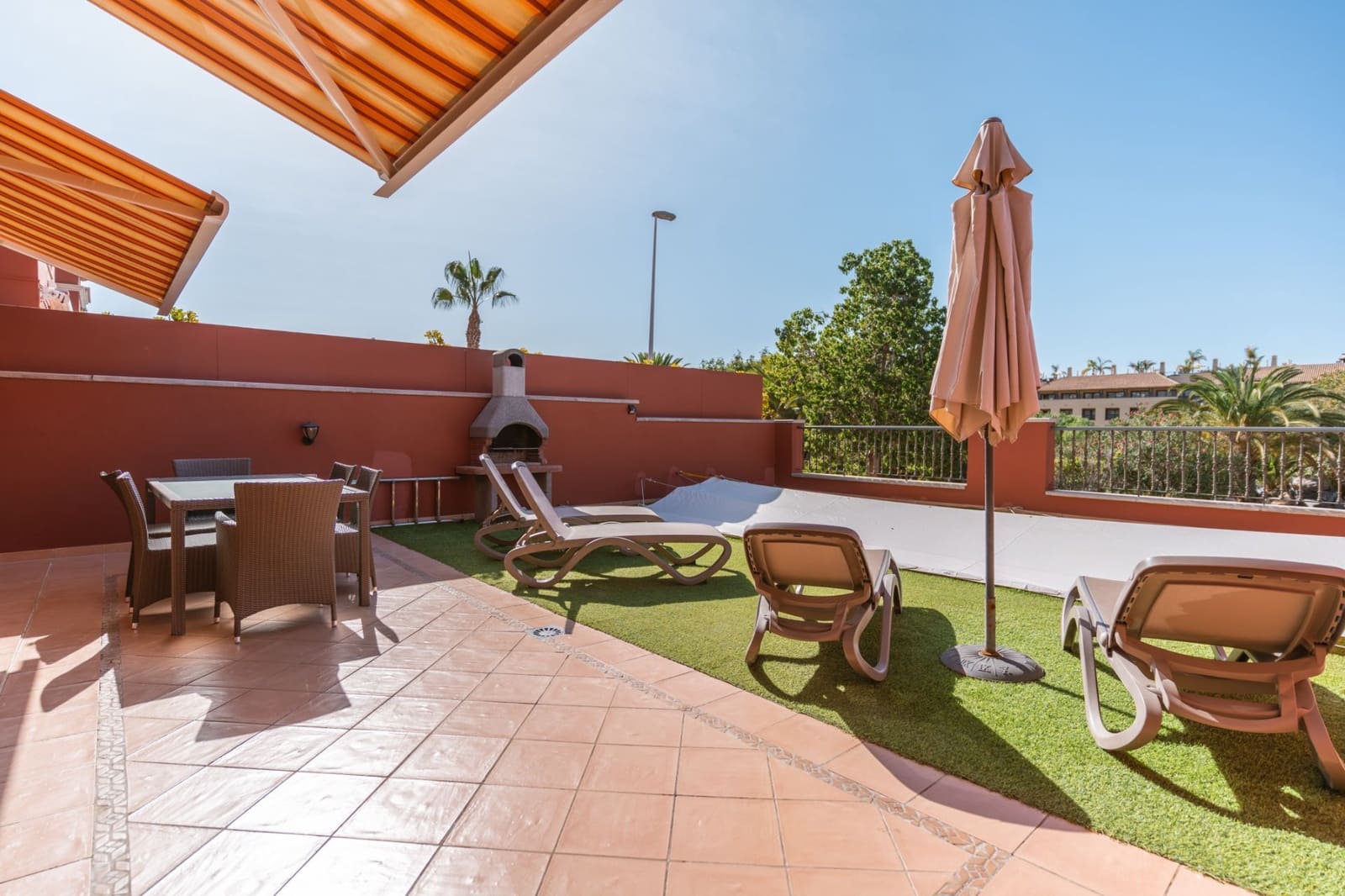 3 makuuhuone Paritalo myytävänä paikassa Playa del Duque mukana uima-altaan - 1 280 000 € (Ref: 9472256)