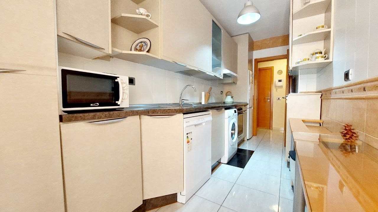 1 makuuhuone Huoneisto myytävänä paikassa Playa del Duque mukana uima-altaan 
autotalli - 460 000 € (Ref: 9472262)