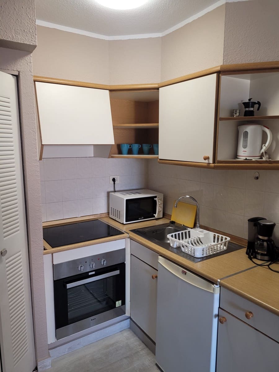 1 quarto Apartamento para arrendar em Los Cristianos com piscina - 1 500 € (Ref: 9473874)