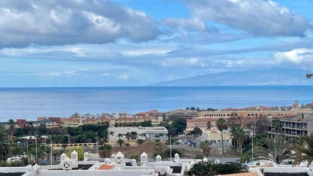 3 slaapkamer Villa te koop in El Madroñal, Adeje met zwembad garage - € 849.000 (Ref: 9473877)